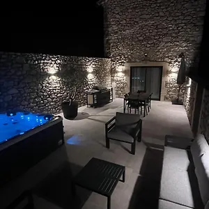 le-domaine-du-grand-cru.hotels-rhonealpes.com/